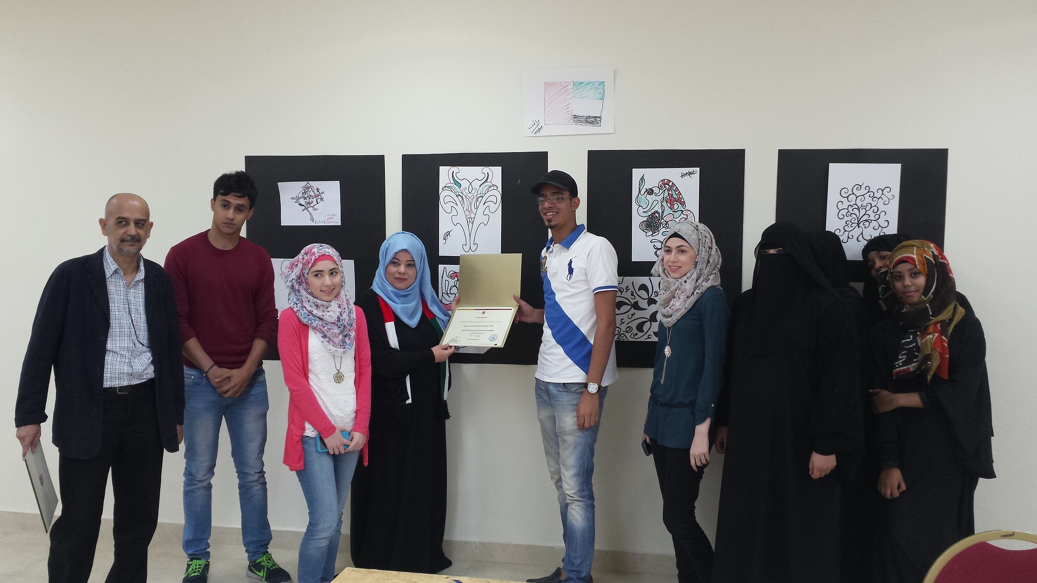 ورشة عمل عن الفن التشكيلي الإسلامي لطلبة جامعة العين ورشة عمل عن الفن التشكيلي الإسلامي لطلبة جامعة العين