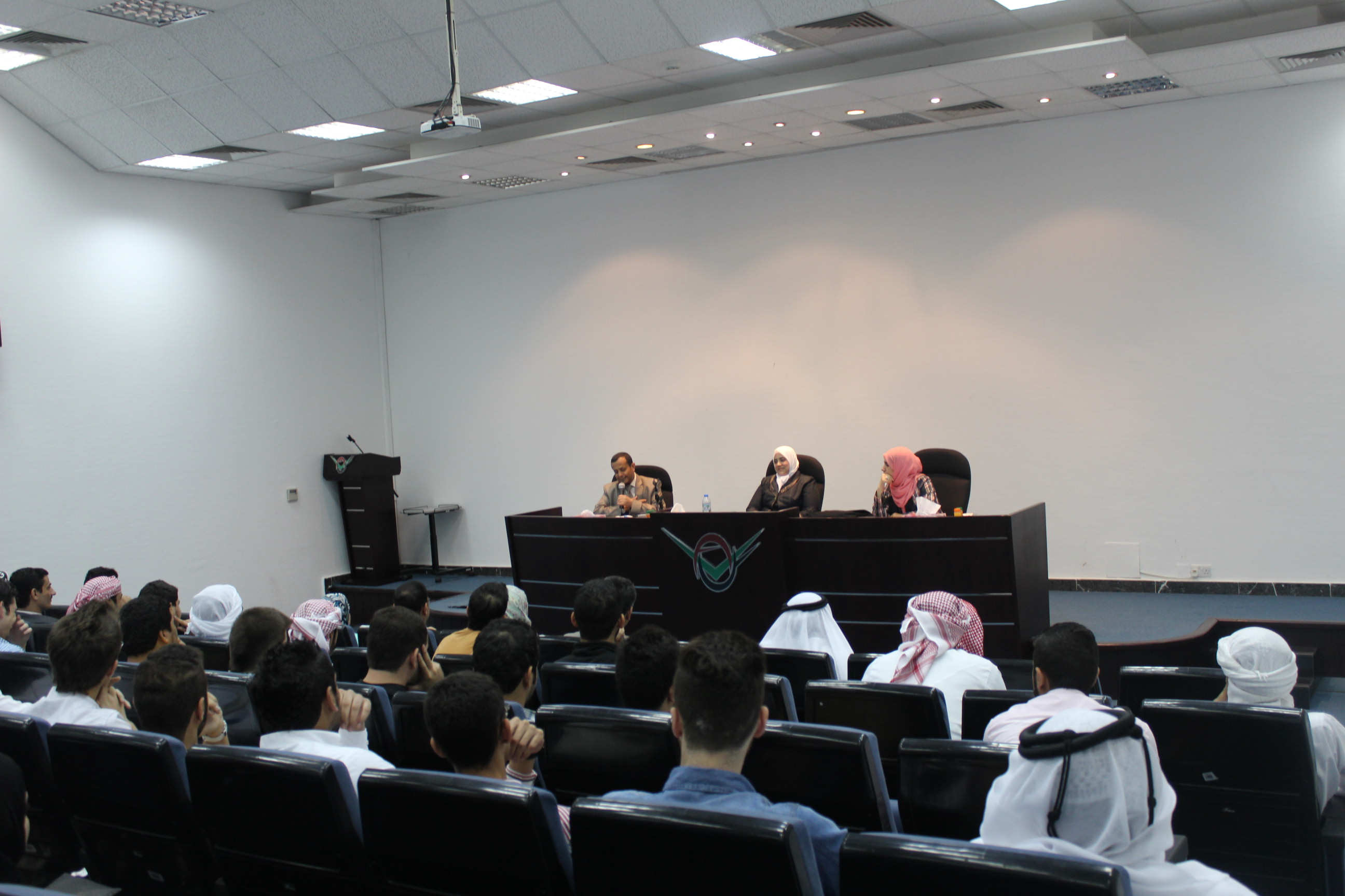 جامعة العين تنظم فعالية شعرية